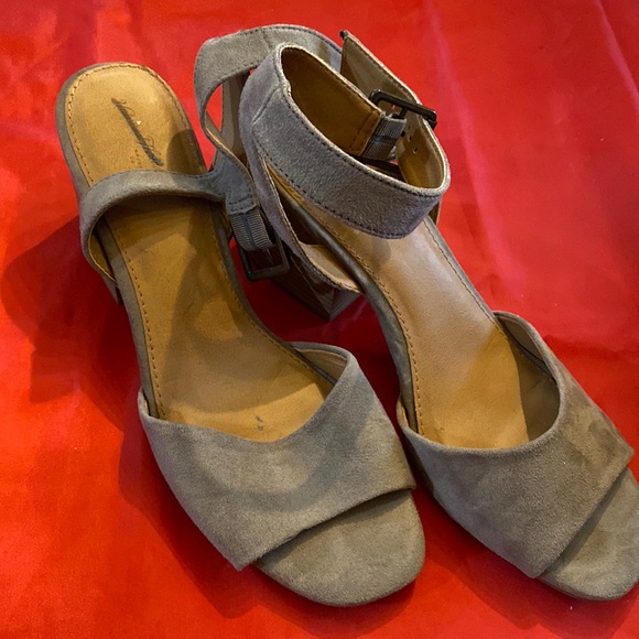 Shoes - 👟 3/$10 - heels